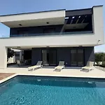 Angelo 2020 With Sauna, Gym, Heated Pool Villa *