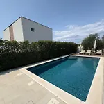 Villa Angelo 2020 With Sauna, Gym, Heated Pool *