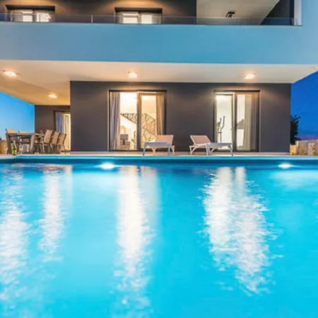 Angelo 2020 With Sauna, Gym, Heated Pool Villa *