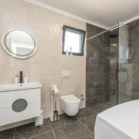 Vila Angelo 2020 With Sauna, Gym, Heated Pool