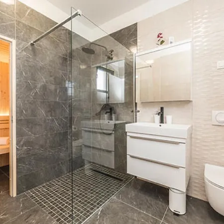 Vila Angelo 2020 With Sauna, Gym, Heated Pool *